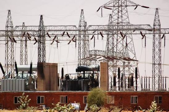 في إجتماع ضم  المالية والبنوك والاستثمار والغرفة الصناعية والكهرباء..  والي الجزيرة يبحث تحريك عجلة الانتاج بالمصانع ويعلن تذليل كافة العقبات