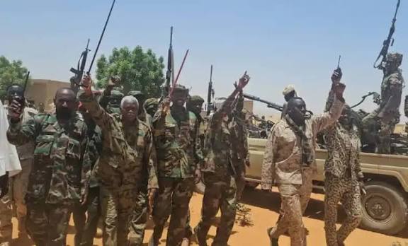 عناصر من مليشيا المشتركة يهددون بتفجير مستشفى بشائر والأطباء يعلقون العمل